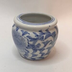 Blue White Porcelain Ginger Jar Floral Design Small Pot Container‎